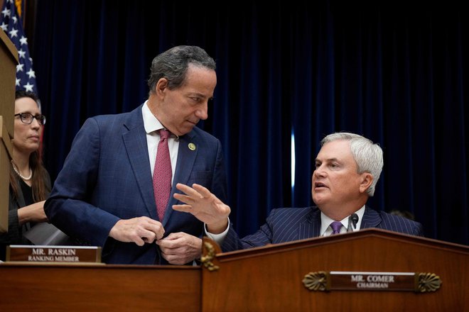 Hunterjev odvetnik je dejal, da kongresnik Comer (na levi) laže. FOTO: Drew Angerer Getty Images via AFP