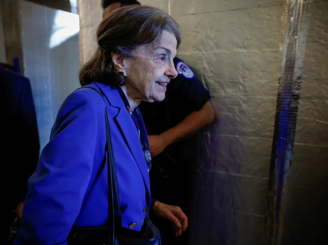 Senatorka Diane Feinstein med februarskim glasovanjem. FOTO: Evelyn Hockstein/Reuters