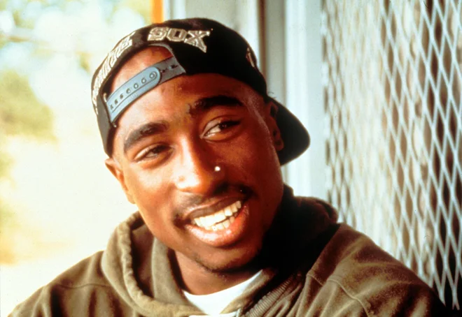 Tupac Shakur velja za enega najvplivnejših raperjev, čeprav se je njegova glasbena kariera končala po le petih letih. FOTO: Cover Images