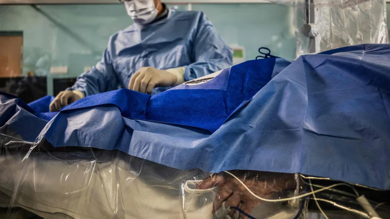 Fotografija: Nove tehnologije bi lahko odpravile številna ozka grla in neučinkovitosti v zdravstvu. FOTO: Jeff Pachoud/AFP