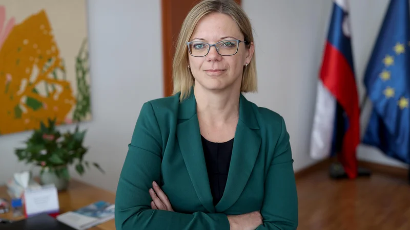 Fotografija: Ministrica Sanja Ajanović Hovnik je zagotovila, da ni imela nobene besede pri odločanju o tem, kdo bo dobil denar na razpisu. FOTO: Blaž Samec
