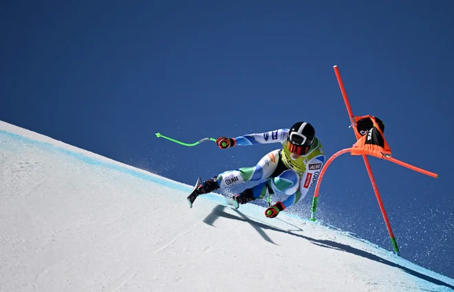 Ilka Štuhec in drugi člani smučarske elite bodo morali počakati na odločitev FIS. FOTO: Lionel Bonaventure/AFP