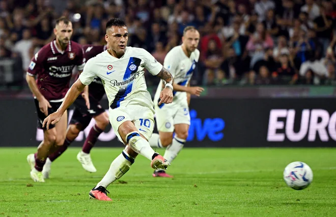 Lautaro Martinez je neusmiljeno tresel mrežo Salernitane. FOTO: Alberto Lingria/Reuters