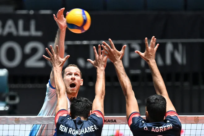 Tine Urnaut se bo za dvoboj s Finci pripravljal v fitnesu. FOTO: Kazuhiro Nogi/AFP