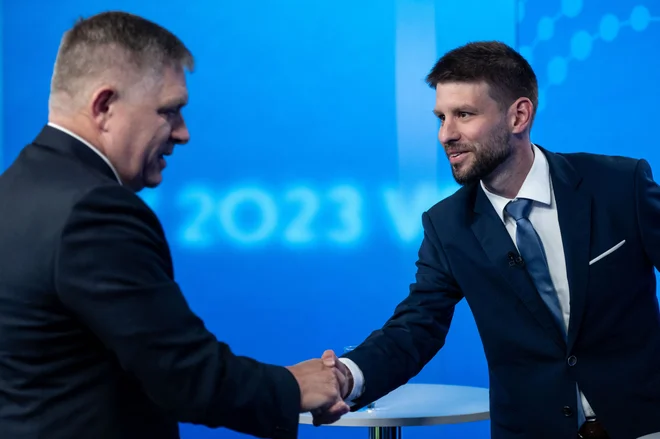 Robert Fico in Michal Šimečka med predvolilnim soočenjem. FOTO: Vladimir Simicek/Afp