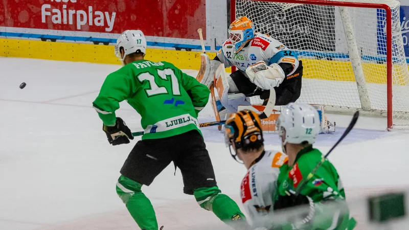 Fotografija: Hokejisti SŽ Olimpije so dosegli novo zmago v gosteh. FOTO: Črt Piksi/Delo