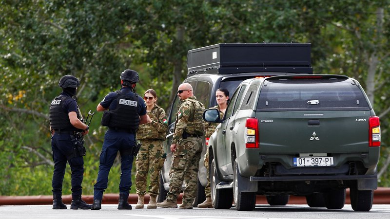 Fotografija: Zveza Nato je že v petek sporočila, da bo v okviru misije Kfor na Kosovo poslala okrepitve. FOTO: Ognen Teofilovski/Reuters