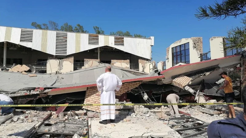 Fotografija: V času nesreče naj bi v cerkvi ravno potekal krst. FOTO: AFP