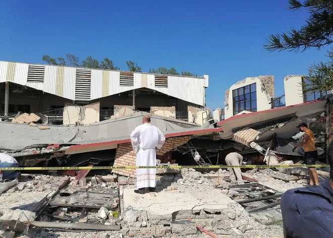V času nesreče naj bi v cerkvi ravno potekal krst. FOTO: AFP