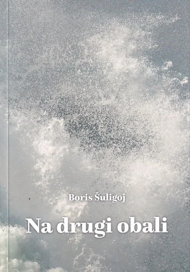 Boris Šuligoj nas povede ne na eno, temveč na številne obale, v zgodbe o solinarjih in raziskovalcih in politikih in umetnikih, o krajih, a vselej tudi o ljudeh, ki te kraje naseljujejo, o tegobah in stremenjih, ki so njihova, a tudi naša. Foto promocijsko gradivo