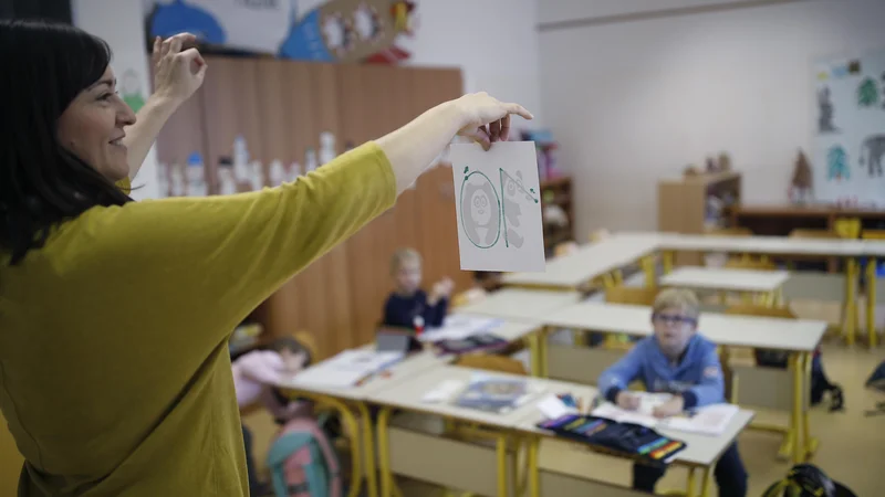 Varuh človekovih pravic in sopodpisniki izjave se strinjajo, da naj bo šola tudi vzgojna ustanova. FOTO: Blaž Samec/Delo