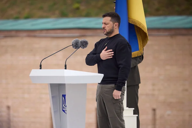 »Vsi vemo, da je samo vprašanje časa, kdaj bo Ukrajina postala članica EU,« je v večernem videonagovoru dejal Zelenski. FOTO: AFP