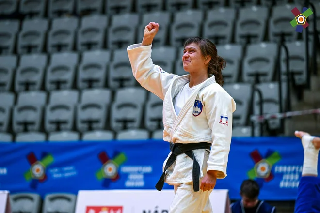 Anja Štangar se je takole veselila finalne zmage v Pragi. FOTO: Tino Maric/EJU