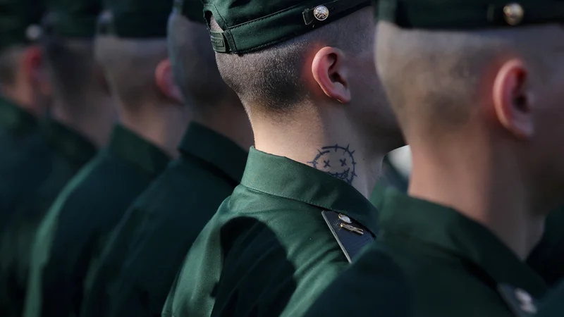 Fotografija: Minister je poudaril, da ima Rusija dovolj prostovoljcev in pogodbenih vojakov za izvedbo nalog, potrebnih v vojni proti Ukrajini. FOTO: Anton Vaganov/Reuters