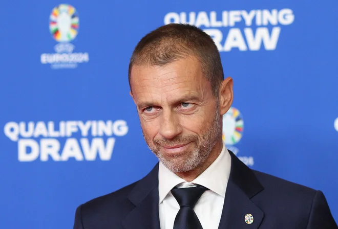 Predsednik Uefe Aleksander Čeferin je lahko upravičeno zadovoljen z odzivom navijačev. FOTO: Daniel Roland/AFP