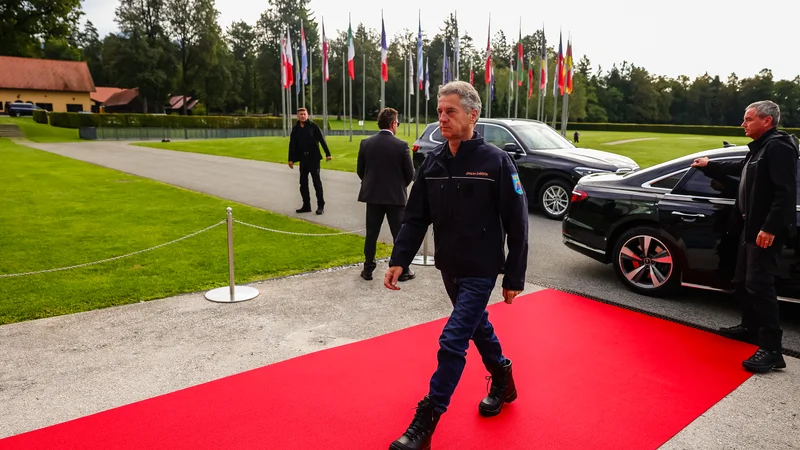 Fotografija: Premier Robert Golob ob pojasnjevanju sprememb v vladi ugotavlja tudi, da razvejena vlada, ki si jo je zamislil, ni povsem primerna za krizne razmere.
FOTO: Jože Suhadolnik
