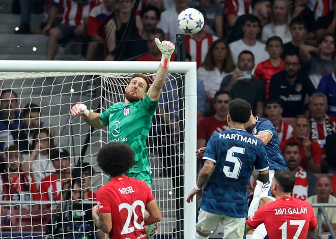 Če Oblak ne bi bil v dobri dnevni formi, bi Atletico prejel precej več kot dva zadetka. FOTO: Isabel Infantes/Reuters