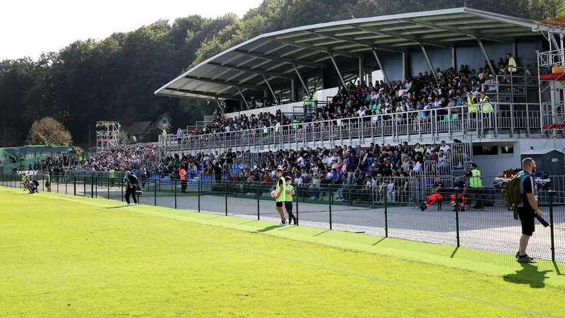Fotografija: Domači navijači so v Rogaški Slatini do zdaj videli dva poraza in eno zmago domačega moštva. FOTO: Blaž Samec/Delo