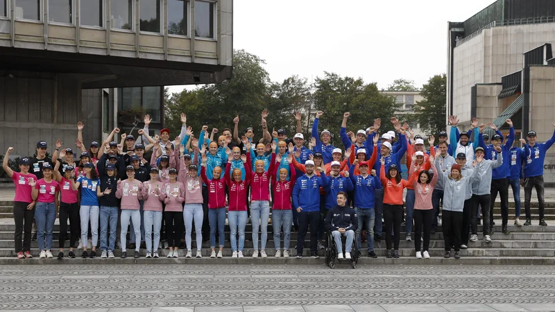 Fotografija: Sredi Ljubljane so se tokrat zbrali naši zimski junaki. FOTO: Jože Suhadolnik/Delo
