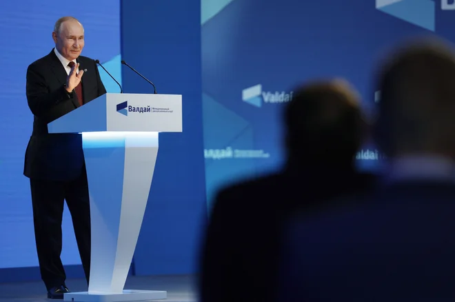 Putin je med nastopom omenil možnost razveljitve ratifikacije pogodbe o prepovedi jedrskih poskusov. FOTO: Vladimir Smirnov/Afp