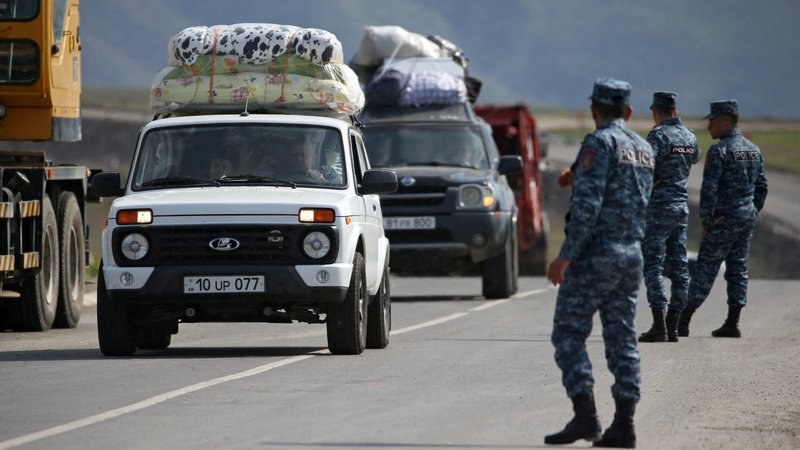 Fotografija: Po azerbajdžanski »protiteroristični operaciji« so iz Gorskega Karabaha pobegnili tako rekoč vsi prebivalci. FOTO: Irakli Gedenidze/ Reuters
