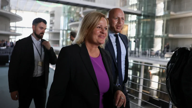 Nemška notranja ministrica Nancy Faeser je od notranjih ministrov zveznih dežel, ki jih vodi SPD, dobila poziv, naj zvezna vlada razširi seznam varnih izvornih držav. FOTO: Liesa Johannssen/REUTERS