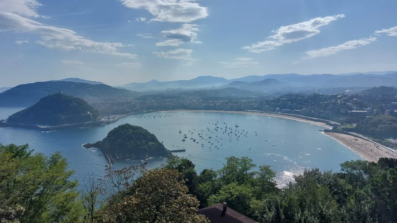 Fotografija: Nepozabni razgled na San Sebastián, ki mu v baskovščini rečejo Donostia. FOTO: Urša Izgoršek