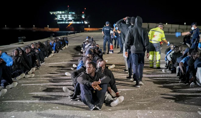 Po podatkih Mednarodne organizacije za migracije znaša skupni prispevek migrantov v svetovnem BDP devet odstotkov celotnega proizvoda oziroma tri milijarde dolarjev več, kot če bi ostali v matičnih državah. Foto Desiree Martin/AFP