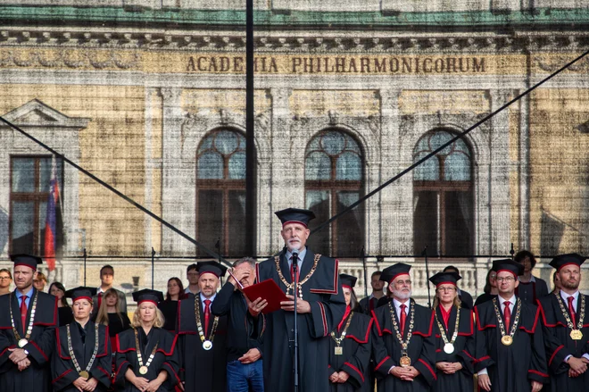 Profesorji se zavedajo, da so študentska leta dinamično, a hkrati stresno obdobje, saj se odraščajoči človek v tem času spoprime s tako rekoč največ spremembami v življenju. FOTO: Voranc Vogel