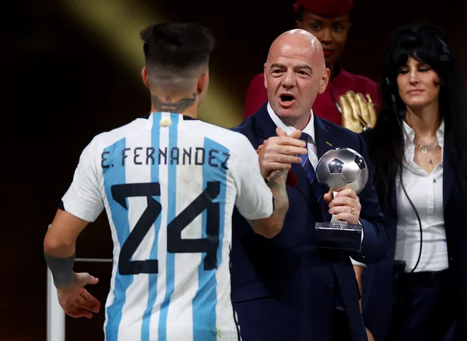 Predsednik Fife Gianni Infantino bo leta 2023 odpeljal svetovno prvenstvo v šest držav na treh celinah. FOTO: Hannah Mckay/Reuters
