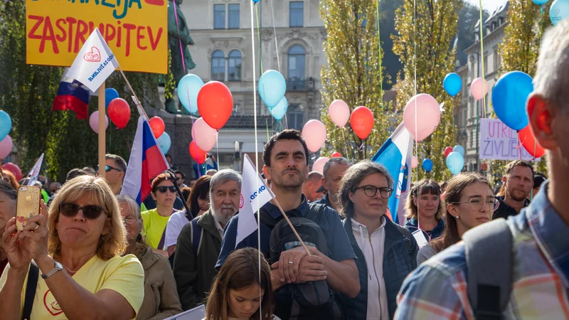 Fotografija: Shod za in proti pravici do splava. FOTO: Voranc Vogel/Delo