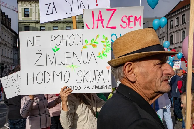 Shod za in proti pravici do splava. FOTO: Voranc Vogel/Delo