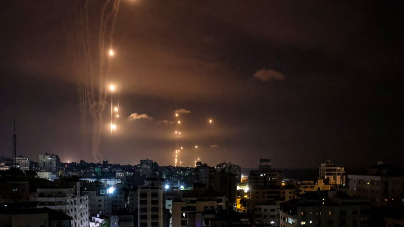 Fotografija: Izraelsko prestrezanje raket, izstreljenih iz Gaze. FOTO: Mohammed Abed/AFP