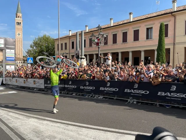 Še eno slovensko zmagoslavje v Italiji, Matej Mohorič je svetovni prvak na makadamu. FOTO: Miroslav Cvjetičanin/Delo