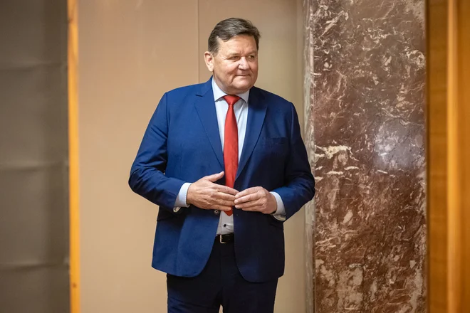 Vlada je škodo in njene posledice ocenjevala na podlagi metodologije PDNA, pojasnjuje minister za kohezijo in regionalni razvoj Aleksander Jevšek. FOTO: Črt Piksi/Delo