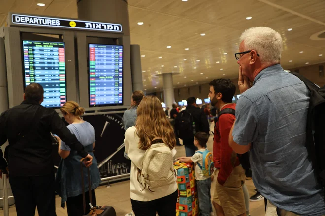 Na letališču Ben Gurion blizu Tel Aviva. FOTO: Gil Cohen-magen/Afp