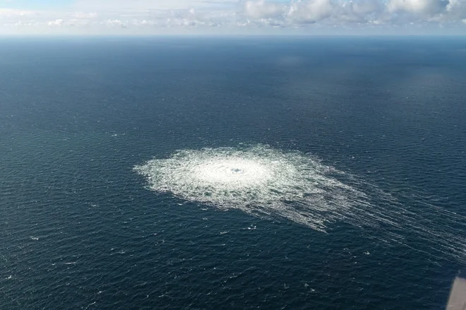 Konec prejšnjega meseca je minilo leto dni od sabotaže plinovoda Severni tok, ki pod Baltskim morjem povezuje Nemčijo in Rusijo. FOTO: Forsvaret Ritzau Scanpix/Reuters