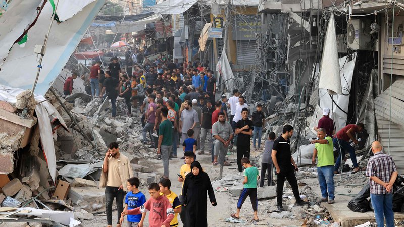 Fotografija: Izrael bombardira mesta, polna civilistov. FOTO: Said Khatib/AFP