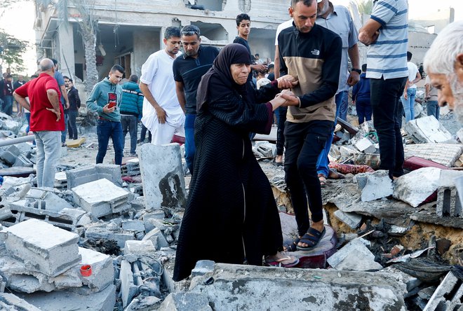 Na ruševinah Gaze FOTO: Ibraheem Abu Mustafa/Reuters
