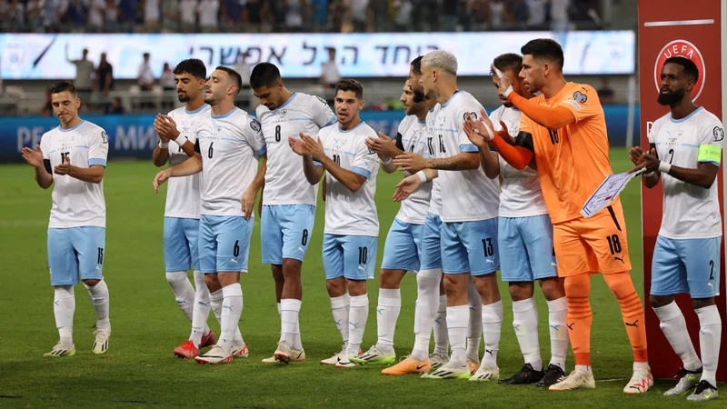 Fotografija: Izraelci v prihodnjih dneh, razumljivo, ne bodo igrali tekem. FOTO: Ronen Zvulun/Reuters
