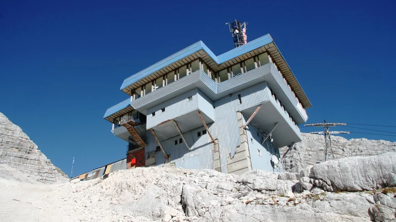 Fotografija: Žičnica na Kanin bo prihodnje leto dopolnila 50 let, Občina Bovec pa si kot lastnica že več let prizadeva, da bi jo zamenjali z novo. FOTO: Blaž Močnik