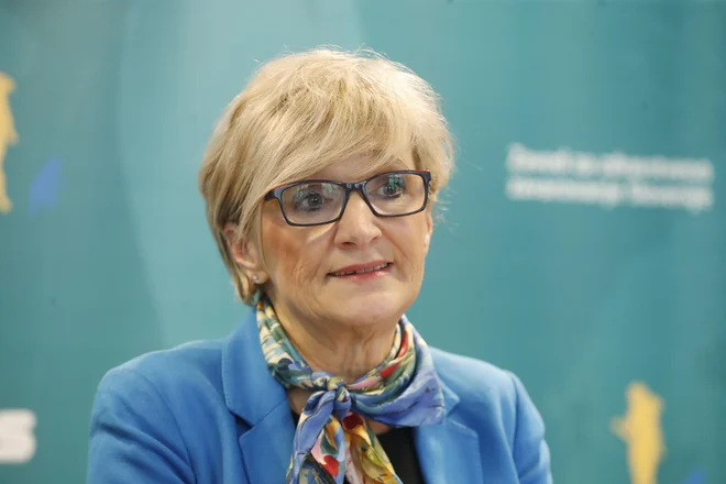 »Ocenjujemo, da je višina premije obveznega prispevka 35 evrov prenizka glede na inflacijo v zdravstvu, ki znaša devet odstotkov,« pravi generalna direktorica ZZZS Tatjana Mlakar. Foto Leon Vidic