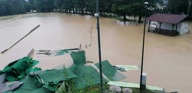 Pšata je naredila pravo razdejanje na objektih Smučarsko-skakalnega kluba Mengeš. FOTO: SSK Mengeš