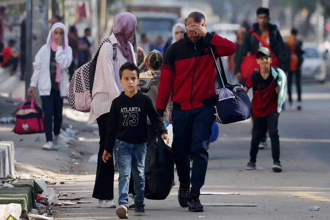 Iz Gaze bo nemogoče evakuirati vse ... FOTO: Mohammed Abed/AFP
