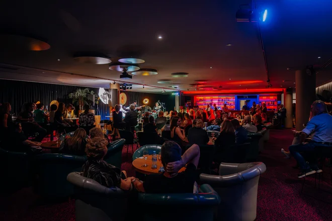 Novi Jazz klub 300 v Dravljah v newyorškem slogu. FOTO: Anže Krže