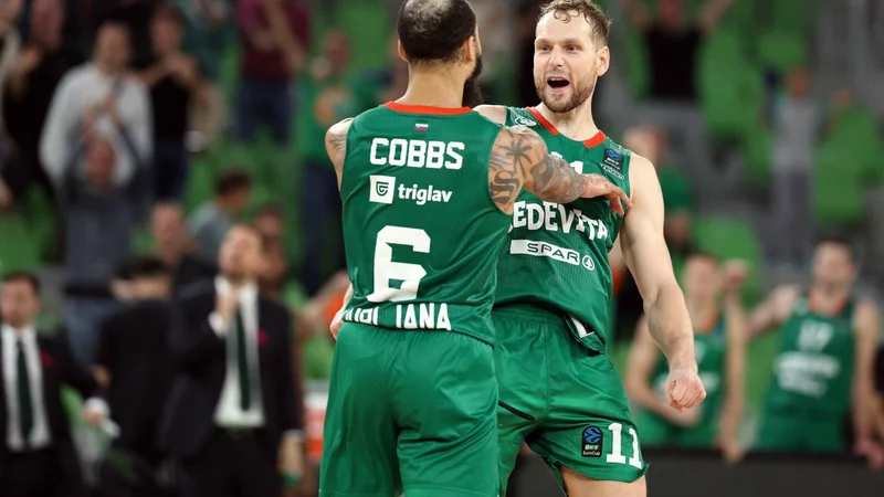 Fotografija: Jaka Blažič in Justin Cobbs sta se v soboto odrezala z učinkovito predstavo. FOTO: Cedevita Olimpija