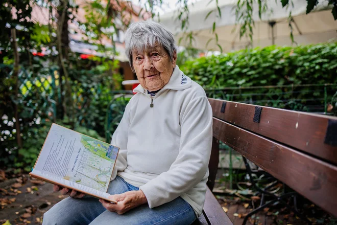 »Če prisluhneš življenju, potem samodejno narediš to, kar je zate najboljše. Življenje ti nikoli ne želi nič slabega,« je prepričana Mira Voglar. FOTO: Črt Piksi/Delo