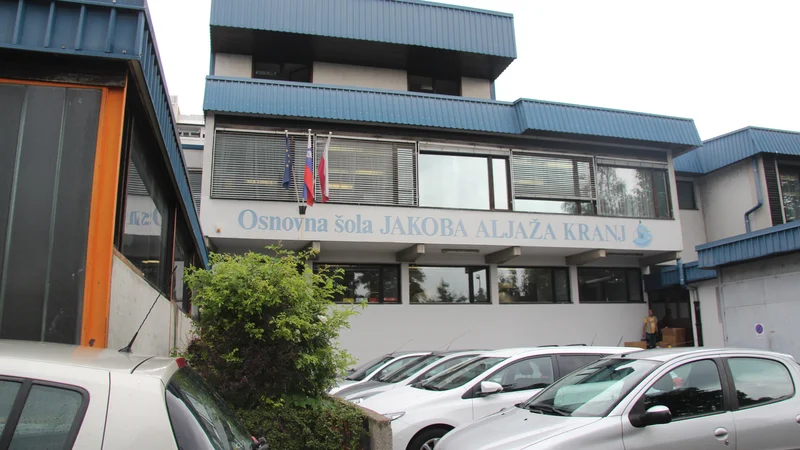 Fotografija: Na eni od kranjskih osnovnih šol je policija v začetku meseca obravnavala nasilni dogodek. FOTO: Špela Ankele