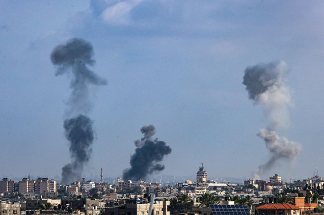 Izrael nadaljuje napade na Gazo. FOTO: Said Khatib/AFP