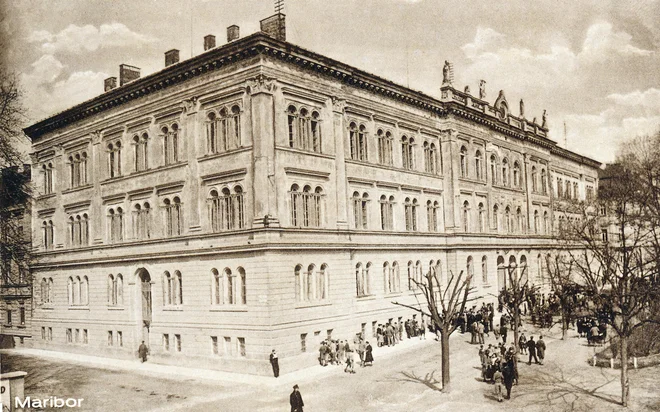 Poleg poudarjenih estetskih vrlin neohistorične arhitekture sta splošno znani izvrstna kvaliteta in tehnična popolnost gradenj.